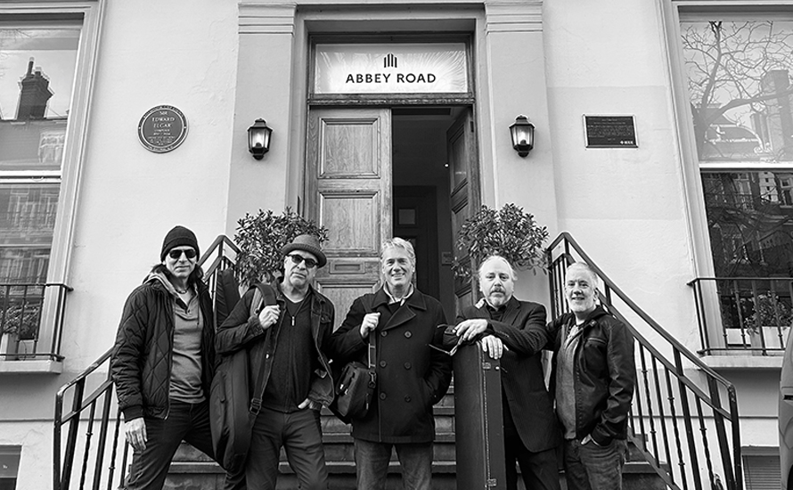 Read more about the article Postcards From London by Guy Bélanger